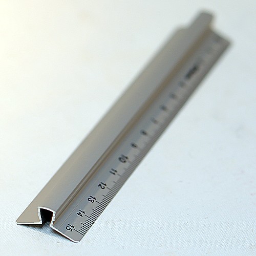 Linijka aluminiowa z uchwytem 15cm - LENIAR