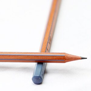 Ołówek zwykły w drewnianej cedrowej oprawie 3H - St.Majewski