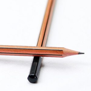 Ołówek zwykły w drewnianej cedrowej oprawie 2H - St.Majewski